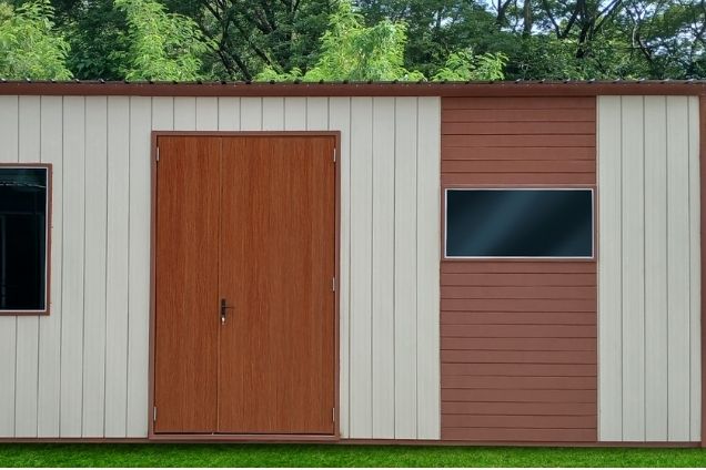 Aluminium-STV Door on a garden building.